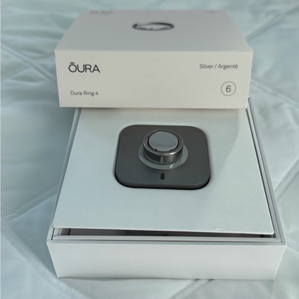 Oura Ring 4 in Elegant Silver